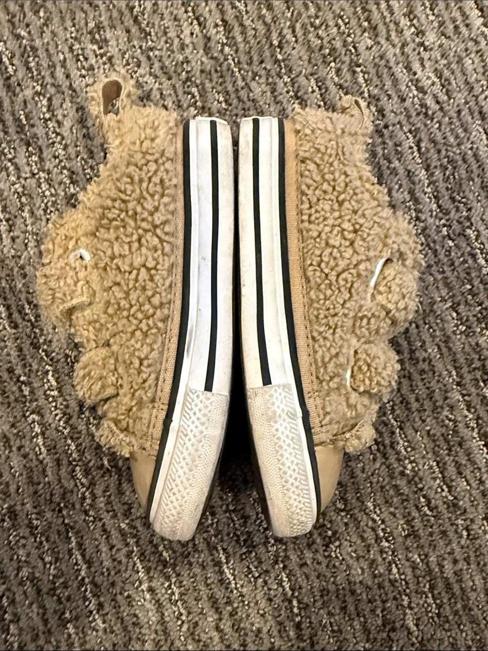 Converse mouth left